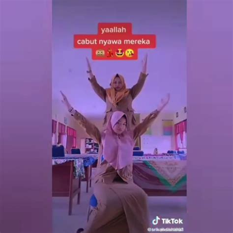 Explore tweets of hot tik tok @hottiktokers on twitter. Viral Video TikTok Dua Orang Diduga Guru Doakan Siswanya ...