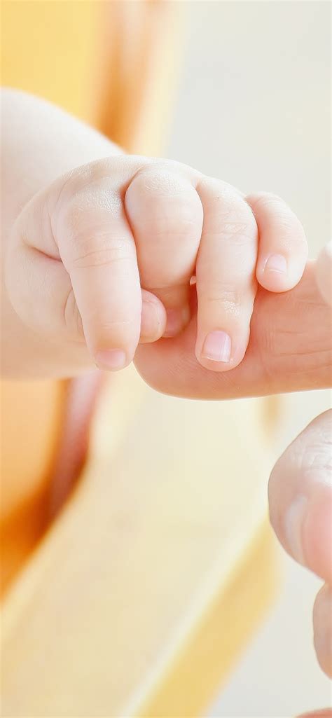 baby-hands-wallpaper-4k,-infant,-love,-holding-hands,-hands-together,-cute,-1182