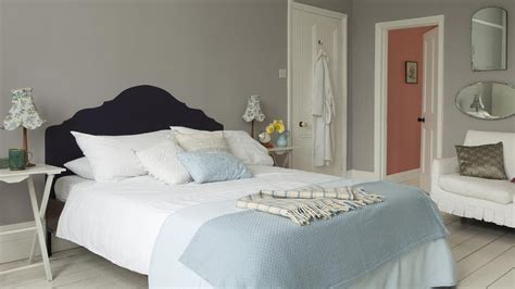 Soft grey bedroom deco, chambre a coucher, style scandinave. Dove grey/night jewel 6 Use soft, dreamy neutrals to ...