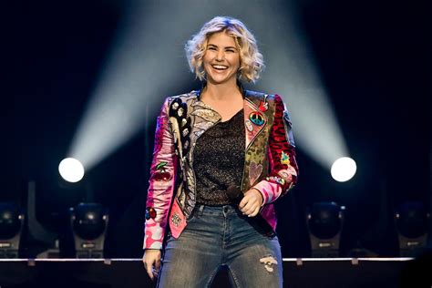 Schlager beatrice egli total ungeschminkt dsds gewinnerin sieht vollig verandert aus schlager. Beatrice Egli: Süße Überraschung! Dieser berühmte Kollege ...