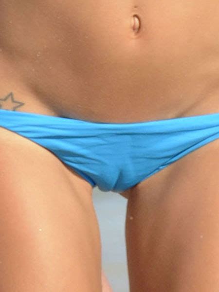 Bikini bottom close up cameltoe - Picsninja.com. 