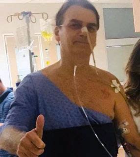 Nessa campanha, bolsonaro vai ter que explicar o enriquecimento da família dele, dos filhos e dele. Bolsonaro segue internado e apresenta quadro de pneumonia