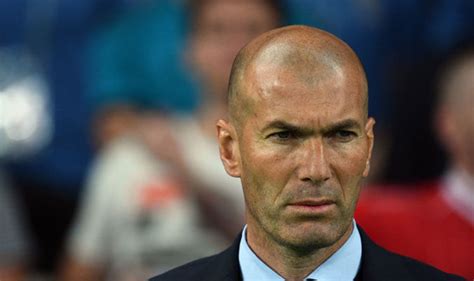 Zinedine zidane marcó una época en el fútbol mundial con su elegancia y calidad técnica. Zinedine Zidane Biography & Net Worth (2021) - Busy Tape