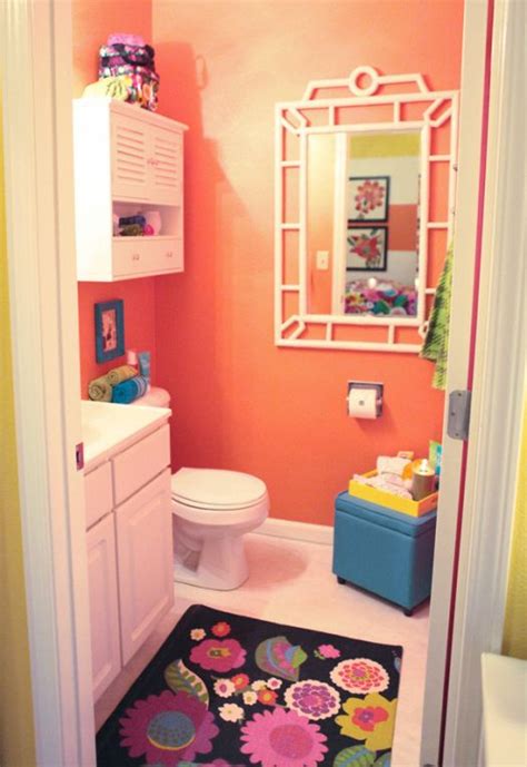 25 dorm room storage ideas for the most organized room ever. Dorm bathroom | Home Decor {Bathroom} | Pinterest