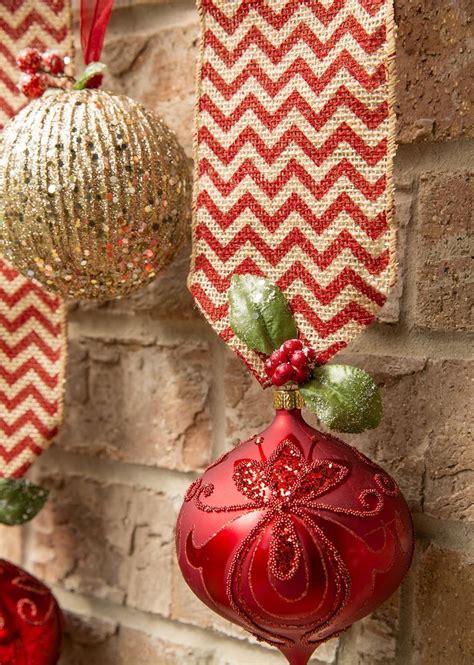 Decorate your living room, bedroom, or bathroom. 25 Red And Gold Christmas Decorations Ideas You Can't Miss ...