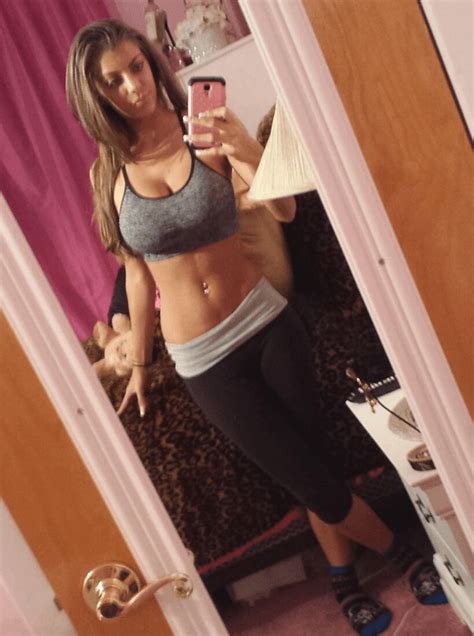 Total body mini band ultimate workout 3 июня 2020 г. Pre-workout selfie in yoga pants and a sports bra - Girls ...