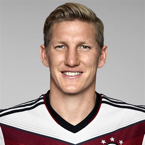 „manchmal wache ich morgens auf und bin selbst überrascht. HD Bastian Schweinsteiger Wallpapers and Photos | HD Men ...