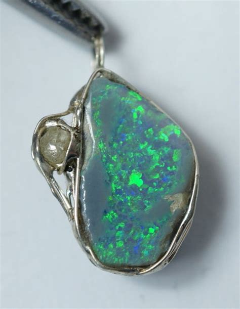 Heutzutage wird der saphir vor allem in myanmar, thailand und australien abgebaut. Schwarzer Opal Diamant Anhänger | Etsy