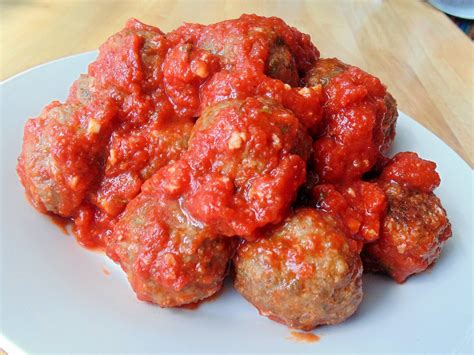 Combine all ingredients in a slow cooker or crock pot, put on the i especially loved her spaghetti and meatballs. Howto Make Meatballs Stay Together In A Crock Pot ...