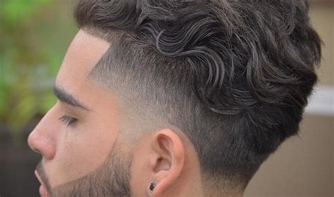 Jenis model rambut dengan kesan fade lainnya adalah model rambut side part. 8 Gaya Rambut yang Pasti Bikin Cewek Tergila-gila Padamu ...