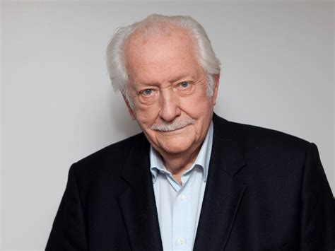 Il est un pionnier de programmes de radio et de télévision comme producteur et. In Memoriam