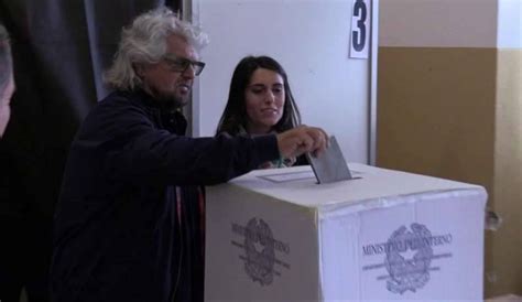 Beppe grillo al mercato di ballarò, il video. Beppe Grillo: "Oggi Radio Maria e canti gregoriani ...