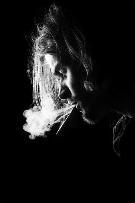 Kurt cobain is still instantly recognisable as one of the most iconic faces of the 1990s, and the most important musician of the grunge scene. 7 Crazy Kurt Cobain Facts You'D Think We Made Up And His ...