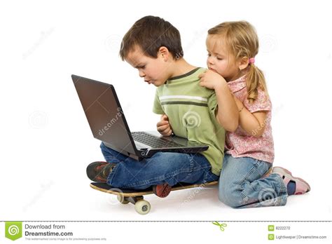Find and compare computer lap tops online. De Kinderen Wedijveren Voor Het Gebruiken Van Laptop Stock ...