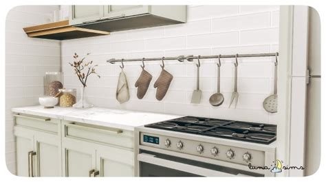 Small details add to the unassuming elegance of the items, while multiple color palettes match any room * make it homey: FARMHOUSE KITCHEN at Luna Sims » Sims 4 Updates