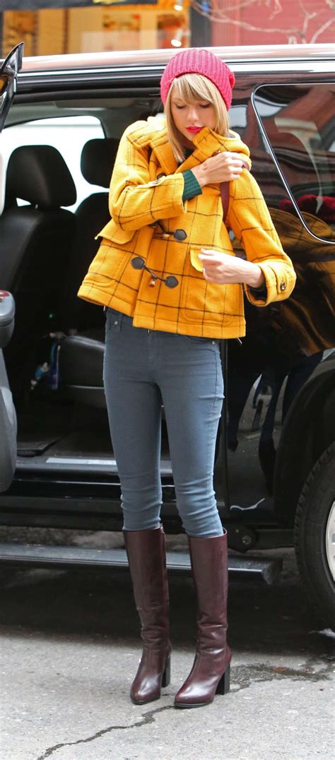 Taylor swift's yellow ballet flats were a light and bright pop of color on the set of her music video. Taylor Swift in Tight Jeans -13 - GotCeleb