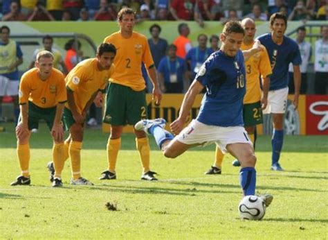 Italia australia 2006 cronaca della partita formazioni in campoo tabellino del match video. La follia western del calcio di rigore. Replay del 93mo ...