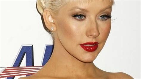 Fighters gonna be looking fly this pride! Christina Aguilera: Zu viele Schönheits-OPs? | Promiflash.de