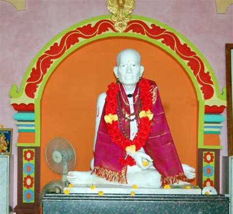 Sant shri gajanan maharaj sansthan vidarbha bölgesindeki en büyük tapınak güvenidir. Swami Samarth Gulbarga