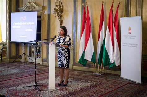 Jun 22, 2021 · novák katalin szólt arról is, hogy az innováció a versenyképesség alapja is. „Nem tehetjük ki veszélynek a magyar nőket és gyermekeket ...