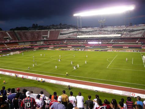 The whites' stadium is in the heart of the capital. Grondhopper