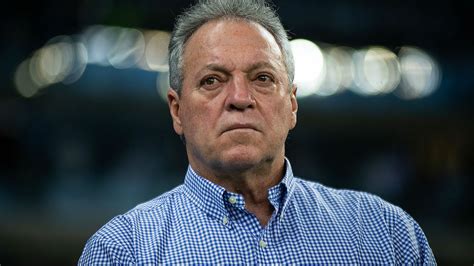 Abel carlos da silva braga, known as abel braga, is a brazilian retired footballer who played as a central defender, and is the current manager of internacional. Abel Braga é o novo técnico do Vasco | Jornal O Diário RJ