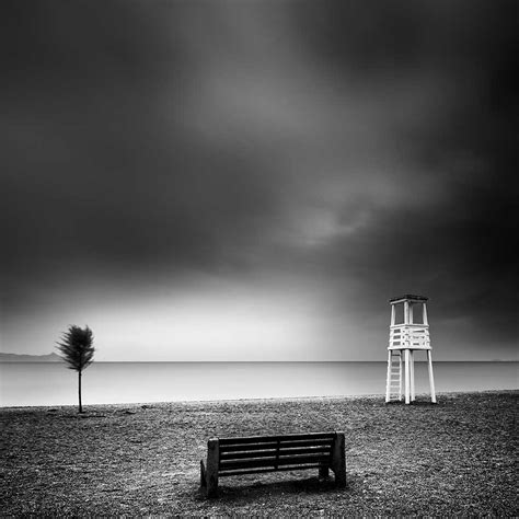 Bánk kedvelt úti cél strandolók, a horgászok és a kirándulók számára egyaránt. Bank am Strand - George Digalakis als Kunstdruck oder ...