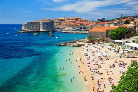 Le pays possède relativement peu de plages de sable mais compte des milliers de criques paradisiaques. Tout savoir pour voyager en Croatie - Easyvoyage