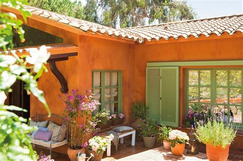 Una decoración simétrica y simple para la. Crea un jardín en la ventana decorando con flores | Casas ...