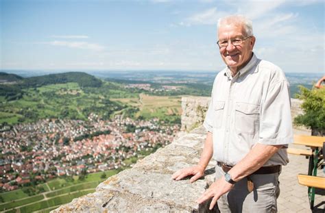 Weil aufgefallen ist, dass sich. Die Burg Hohenzollern - ein Wahrzeichen und damit auch ein ...