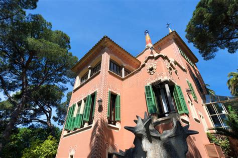 A unique façade casa batlló is a proclamation of joy, a canvas of marine inspiration, a dream world that evokes nature and fantasy. Haus Von Antoni Gaudi - Barcelona Spanien Redaktionelles ...