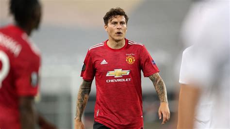 Victor lindelof to manchester united? Le défenseur de Manchester United Victor Lindelöf arrête ...