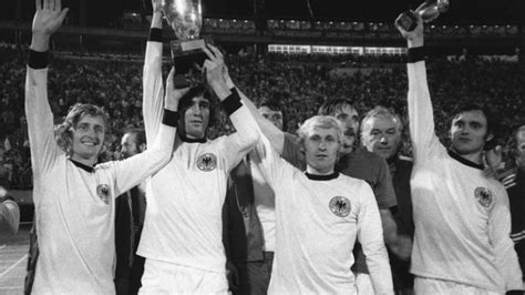 Deutschland verliert das finale der em 1976 im elfmeterschießen. Fußball-EM: Deutschland und Spanien sind Rekord ...