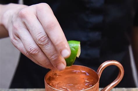 Free shipping and returns on women's ted baker london mules & slides at nordstrom.com. Moscow Mule: la ricetta originale del cocktail, la storia ...