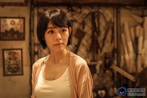 When he wakes up, he finds himself in a government secret facilities hidden in a garbage collection station. Lin Min Chen As Female Vampire In 救殭清道夫
