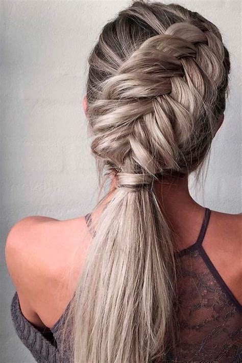 Updos and half updos look adorable and very sexy, so have a look at them, too. 30 Cute Hairstyles For A First Date