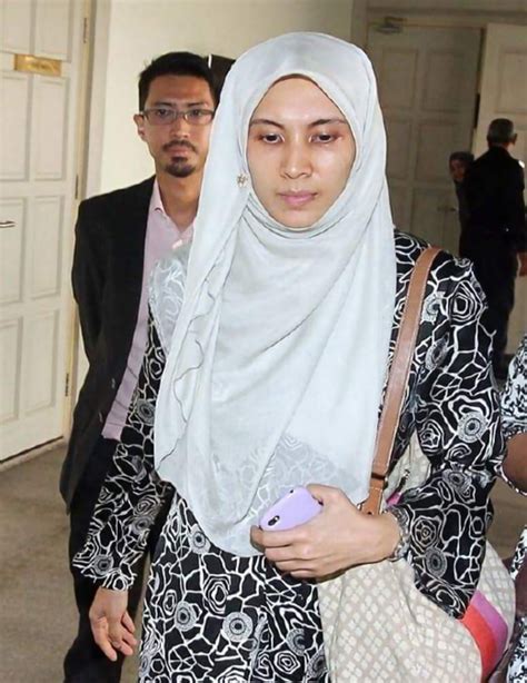 Nurul izzah binti anwar (born november 19, 1980) is a malaysian politician from parti keadilan rakyat (pkr), and is the current member of parliament for lembah pantai. LAMARAN DIRAJA? Nurul Izzah Jawab Dakwaan Yang Kini Tular ...