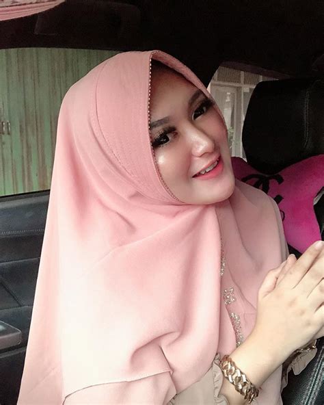 Follow bingkai foto cantik (@bingkaifotocantik) to never miss photos and videos they post. Koleksi Foto jilbab cantik instagram cantik Terbaru ...