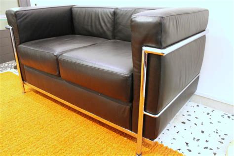 A design masterpiece, with timeless appeal. LC2 Sofa, by Le Corbusier for Alivar For Sale at 1stdibs