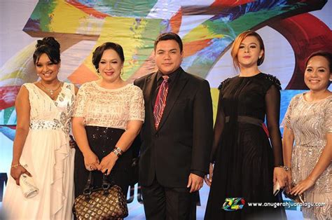 Penganjuran anugerah juara lagu 33 (ajl33) pada 3 februari depan tidak lagi memperuntukan tiket percuma sebaliknya tiket menyaksikan acara itu akan dijual kepada penonton. Part I : 33 Foto Sekitar Anugerah Juara Lagu 27 (AJL 27)