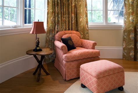 The comfortable dining table includes a dining table with four sophisticated legs that offer excellent support. Top 10 Best Storage Ottomans (2016) - Home Stratosphere
