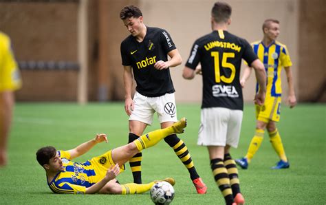 Rikard analyserar vinsten och hyllar en spelare. AIK Statistikdatabas (Herrar)