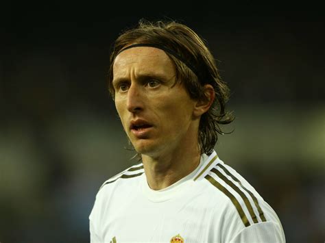 Born 9 september 1985) is a croatian professional footballer who plays as a midfielder for spanish club real madrid and captains the. Лука Модрич выступил против расизма - Экспресс газета