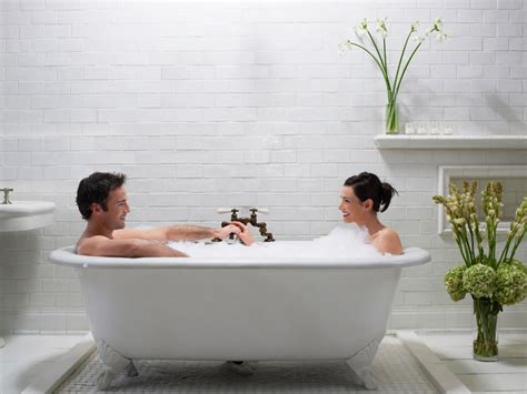 With this romantic bathtub idea, you and your partner can stay warm even after you finish your soak. 10 Really Romantic Ideas to Make Your Lover Melt - Page 8 ...