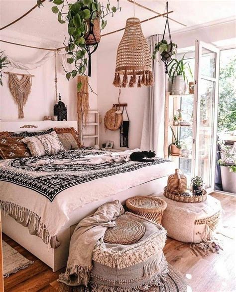 One of the quintessential staples for any bohemian bedroom is the string of garland made of yarn. Modern Bohemian Bedroom Decor Ideas #bohemianinterior in ...