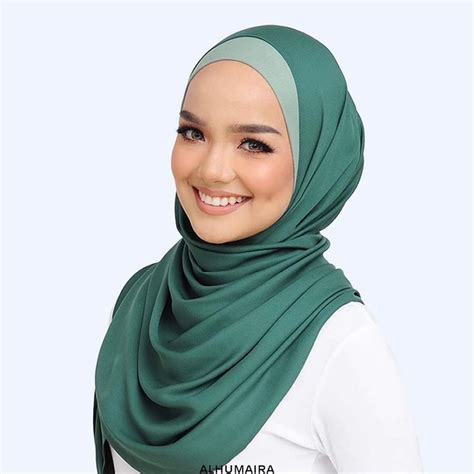 This is naelofar hijab printed by toolsforfolks on vimeo, the home for high quality videos and the people who love them. Menariknya jika anda ada inner neck dengan pelbagai ...