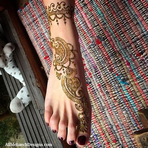 If you are new to henna, then you can always try a simpler design of basic lines and shapes rather than jumping into the more intricate designs. 1000+ Leg Mehndi Designs - Simple & Easy Henna Patterns