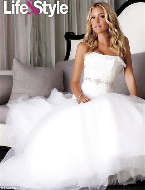 Kristin cavallari and jay cutler tied the knot in nashville, tennessee on saturday, june 8, and now fans are getting their first look inside their ceremony. That's awkward: Kristin Cavallari poses in a series of ...