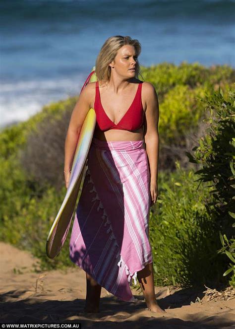 Watch busty blonde & diiiiirty! Home And Away star Sophie Dillman stuns in a crimson ...