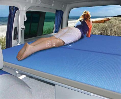 Er erhält serienmäßig ein großes bett und eine kleine küche. VW Caddy Maxi nachrüstbares Bettsystem 200 x 133 cm mit ...